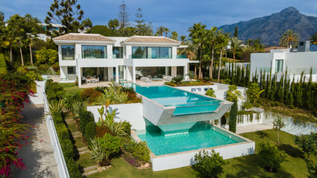 Villa La Cerquilla Fantastic modern villa with great views