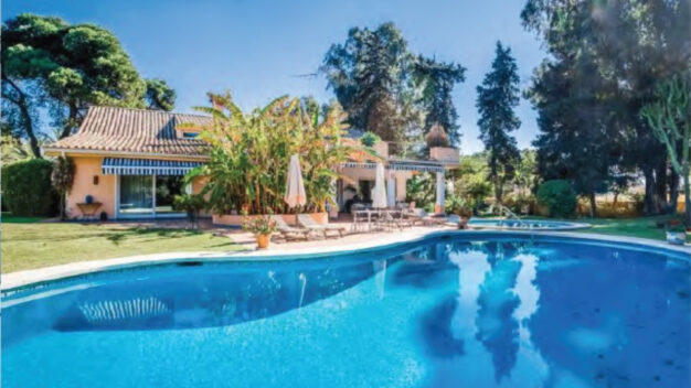 Villa  Beachside villa for sale at New Golden Mile, Estepona, Costa del Sol
