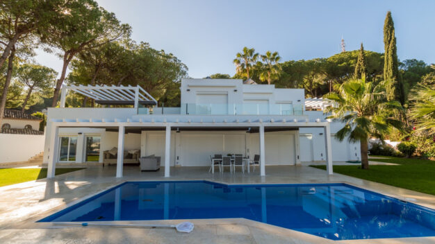 Villa  Luxury contemporary villa with spectacular sea and mountain views for short-term rent in Nueva Andalucia, Costa del Sol