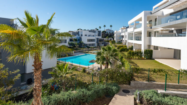 Apartment  Brand New Modern Apartment with Top Amenities in Selwo Estepona