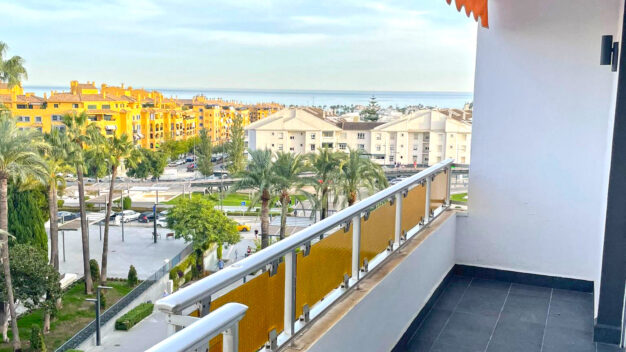 Apartment  Dobře se nachází tři ložnice, jižní východ čelí byt v San Pedro Alcantara s výhledem na moře