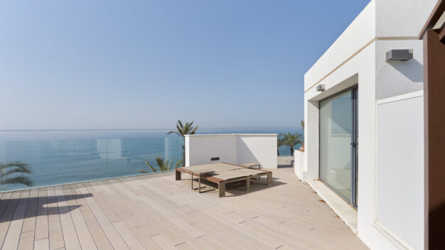 Town House The Island Luxury Beachside House in Estepona West