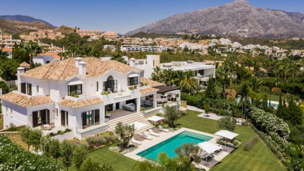 Villa La Cerquilla Modern villa for sale designed by Miguel Tobal with panoramic sea views, Nueva Andalucia