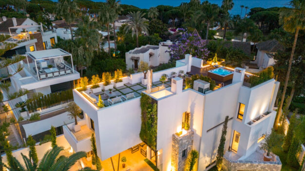 Villa Casablanca Villa Cypress er en af ​​Casablanca Beach Villas, beliggende i en veletableret urbanisering ved stranden med nem adgang til stranden