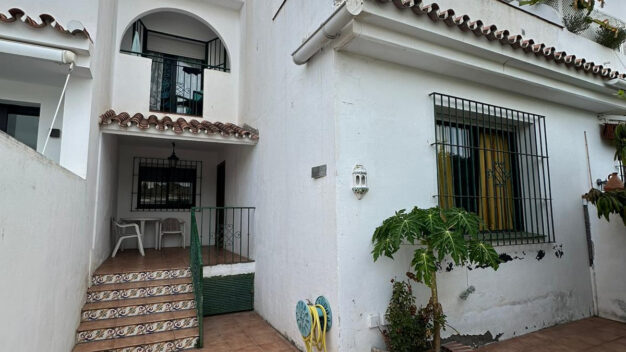 Semi Detached House S. Pedro Centro House with 3 bedrooms and 2 bathrooms.