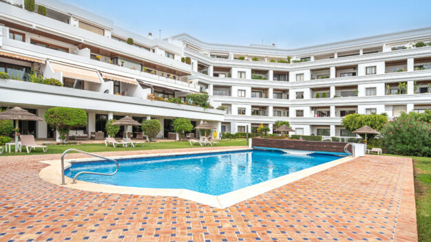 Ground Floor Apartment Hotel del Golf LUXURY APARTMENT BETWEEN THREE TOP GOLF COURSES IN NUEVA ANDALUCÍA, MARBELLA