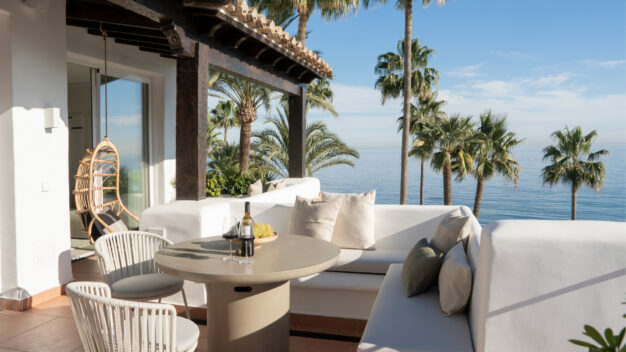 Penthouse Alcazaba Beach Amazing recently refurbished penthouse located in one of the most beautiful frontline beach developments of the Costa Del Sol