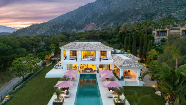 Villa Sierra Blanca A unique mansion in Sierra Blanca