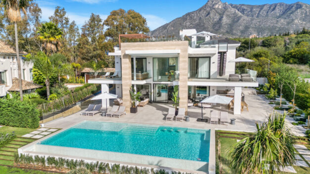 Villa  Brand New six bedroom, south facing villa in Lomas del Marques, an exclusive gated community just above the Puente Romano on Marbella’s Golden Mile