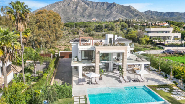 Villa Golden Mile Brand New six bedroom, south facing villa in Lomas del Marques, an exclusive gated community just above the Puente Romano on Marbella’s Golden Mile