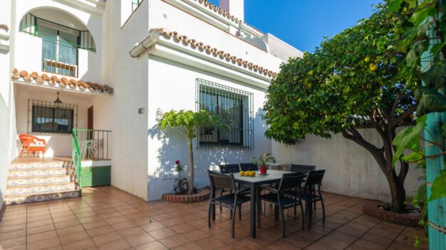 Town House S. Pedro Centro Инвестиционная возможность: таунхаус с 4мя спальнями у моря в Сан-Педро-де-Алькантара